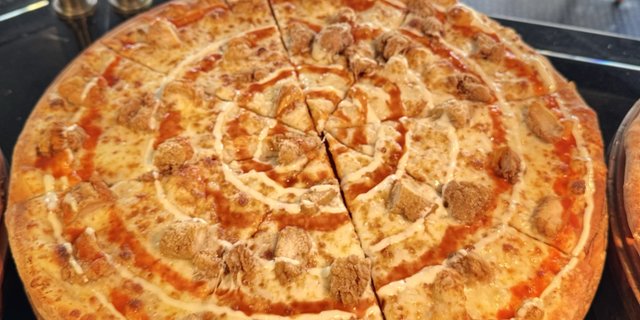 Buffalo Chicken Pizza Pie