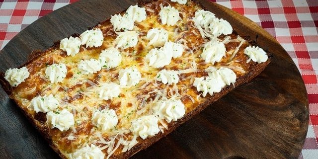 Detroit White Pizza