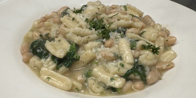 Rigatoni w/ Cantilinni Beans & Baby Spinach