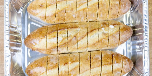 Catering Hot Italian Bread w/ Butter