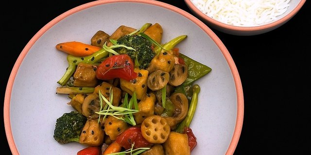 Spicy Sesame Tofu & Veggie Stir-Fry