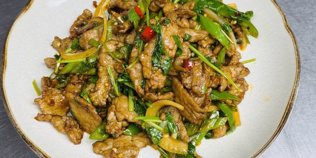 Hunan-Style Sautéed Beef