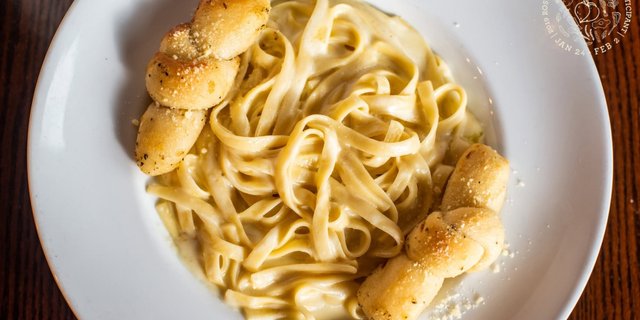 Fettuccine Alfredo Tray