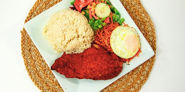 Milanese Chicken Especial w/ Salad