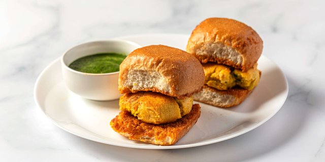 Vada Pav Platter