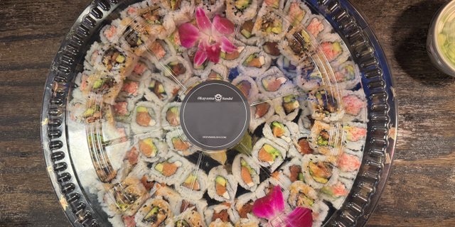 Large Classic Roll Combo Platter