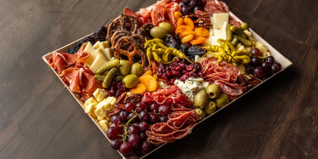Cheese & Charcuterie Platter