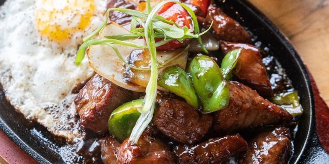 Shaken Steak & Egg