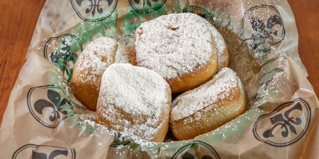 Beignets W/ Powdered Sugar