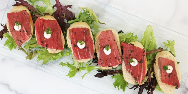 Open-Faced beef Tenderloin Sandwiches