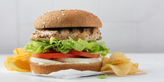 Chicken Sandwich w/ Chips