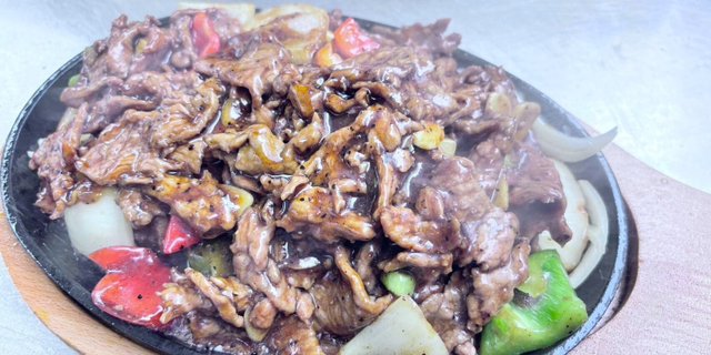 Sizzling Beef w/ Black Pepper