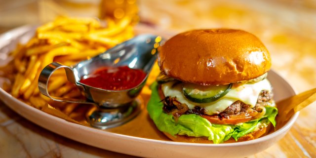 Maven Burger Platter
