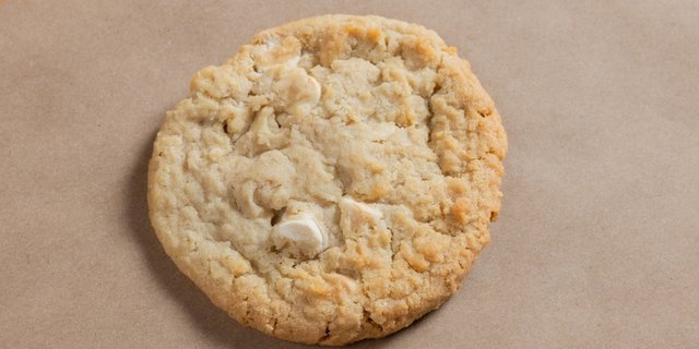 White Chocolate & Macadamia Nut Cookie