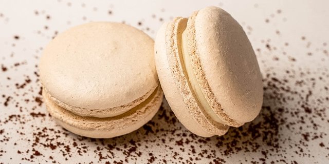 Vanilla-Almond Macarons