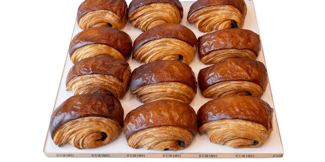 Dozen Pain au Chocolat