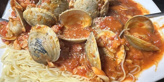 Linguine w/ Fresh Clam Sauce