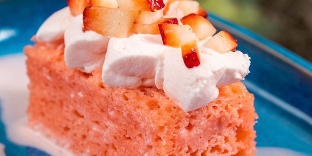 Strawberry Cuatro Leches Cake