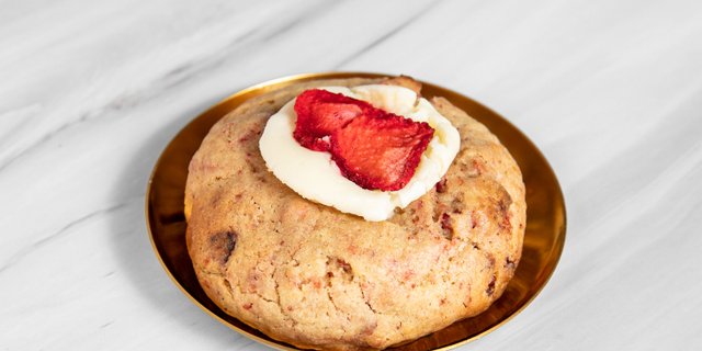 Strawberry Cheesecake Cookie