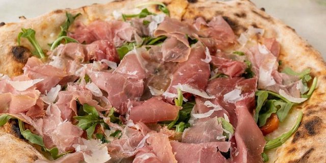 Prosciutto e Arugula Pizza