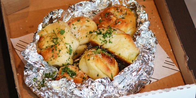 Dozen Garlic Knots