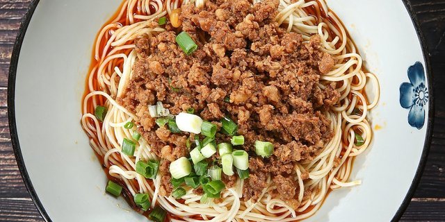 Szechuan Minced Pork Paste Noodles