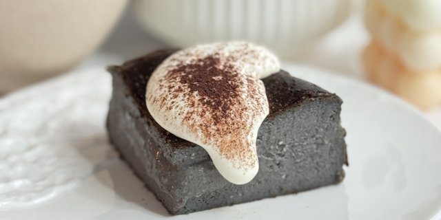 Black Sesame Basque Cheesecake
