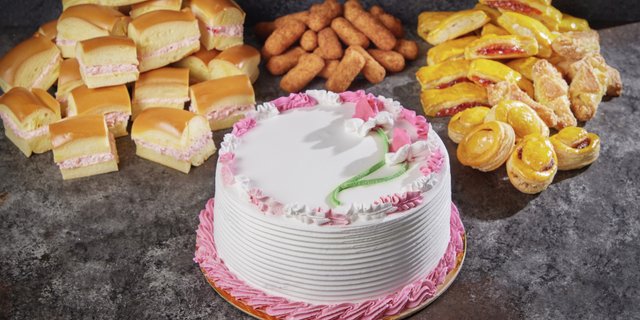 Specialty w/ Cake For 15