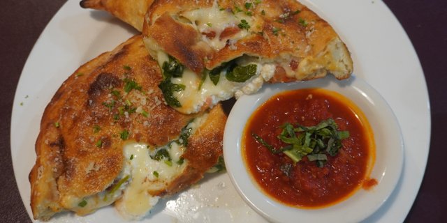 Giovanni's Calzone