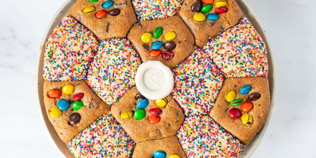 Cookie Birthday Cake Choco Chips & Rainbows