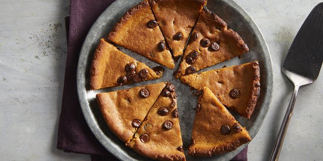 Giant Chocolate Chip Cookie