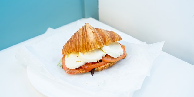Croissant Tomato Mozzarella