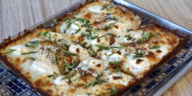 Small Five Cheese Bianca Pizza