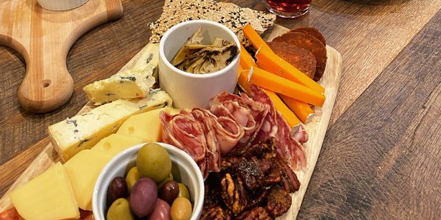 Small Cheese & Charcuterie Platter