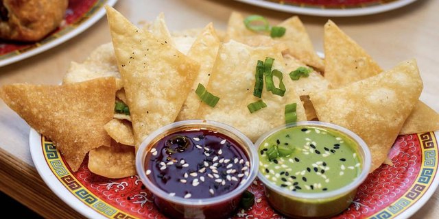 Salted Wonton Chips & Salsa Tray