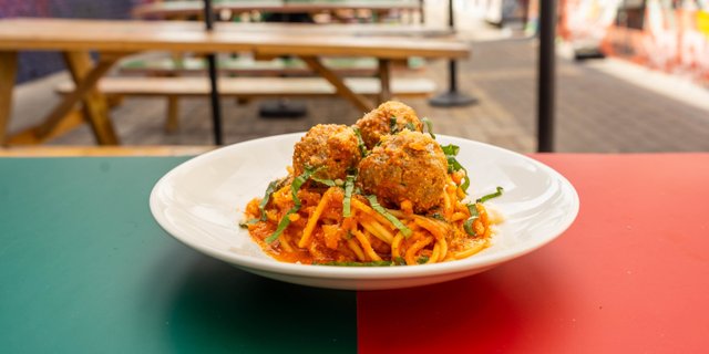 Spaghetti w/ Meatballs
