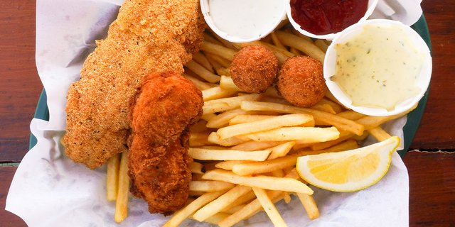 1 Catfish & 1 Chicken Strip Fried Basket