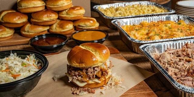 Carolina Pulled Pork Bar - Feeds 10