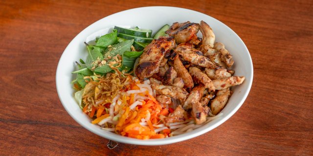 Spicy Chicken Bún