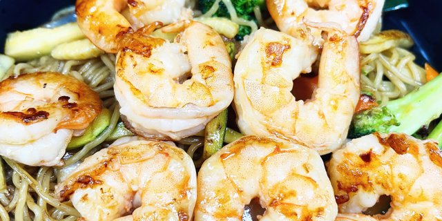 Shrimp & Vegetables Yakisoba Tray