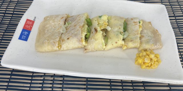 Egg Crêpe w/ Corn (蛋餅加玉米)