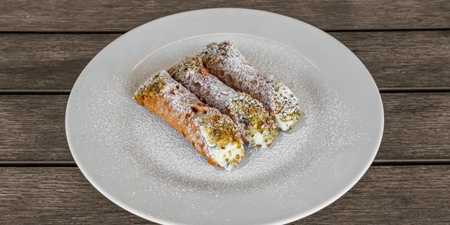 Pistachio Cannoli