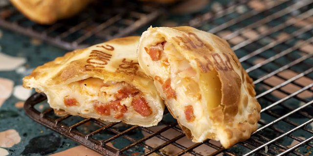 Pepperoni & Cheese Empanada