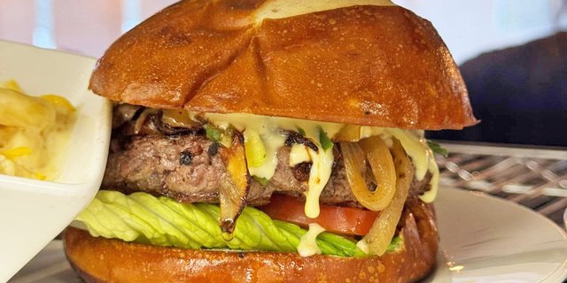 Madame Brioche Burger