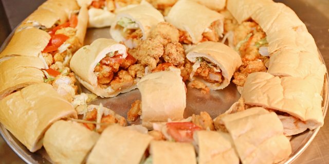 Fried Shrimp Po’Boy Party Platter