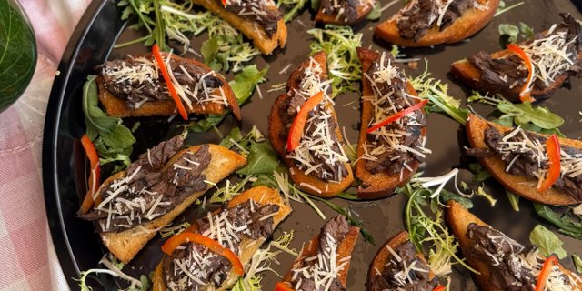Bruschetta Platter w/ Steak