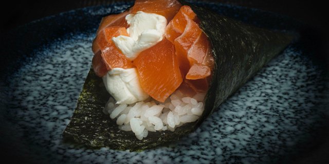 Salmon & Cream Cheese Temaki Roll