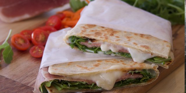 Caprese Piadina