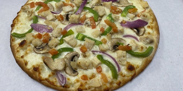 Garlic Chicken Halal Pizza