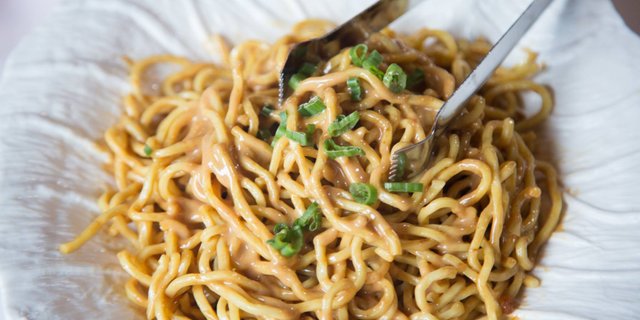 Taiwanese Noodles w/ Bean Paste